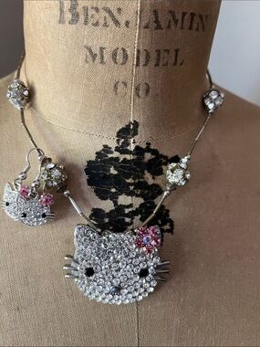 Hello Kitty necklace & earring set! Vintage crystal beads 16”